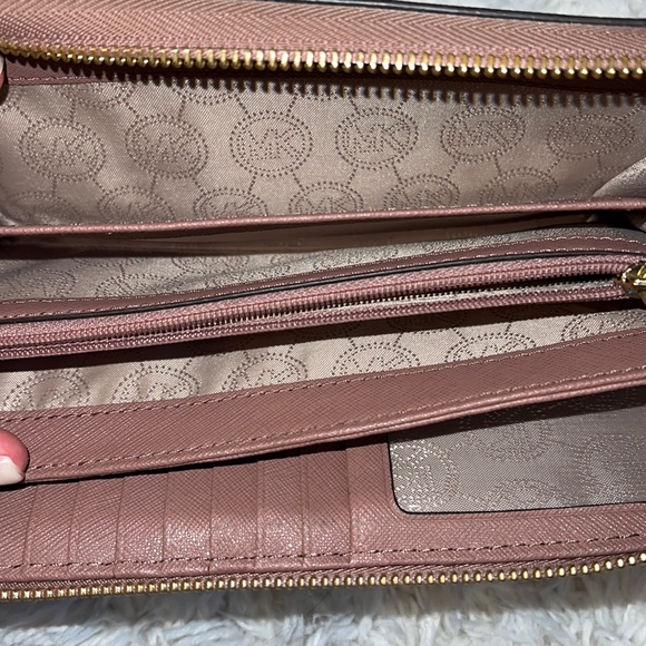 Michael Kors Wallet - Picture 4 of 9